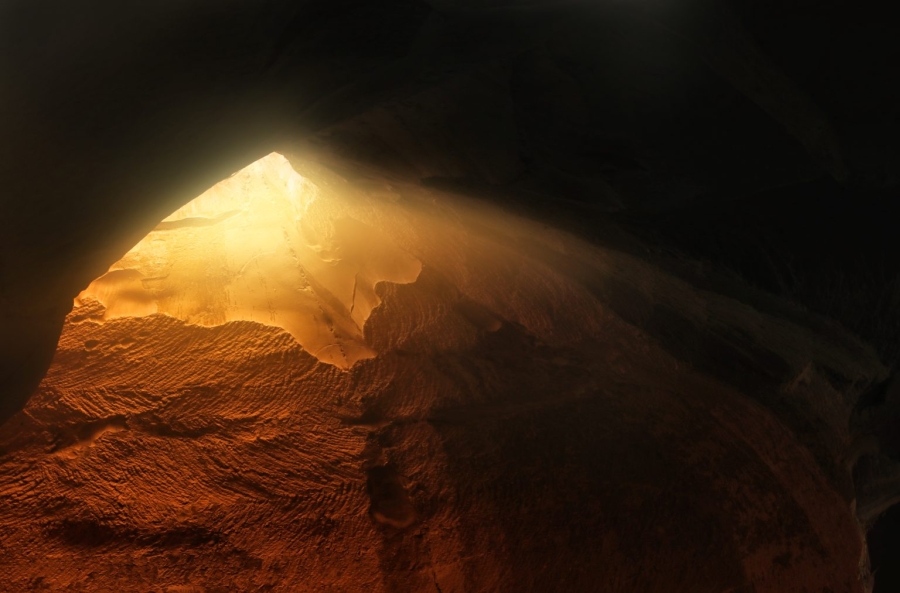 An-illustration-of-an-ancient-cave.-Depositphotos.-1536x1013